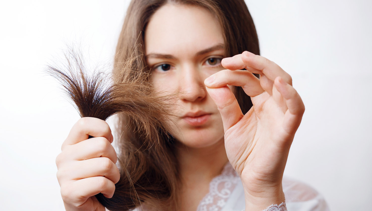 Como acabar com as pontas duplas? - Blog Lowell - Dicas de beleza e  cuidados com seu cabelo